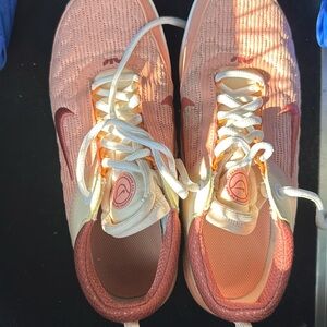 Women’s Nike shoes great condition size 8